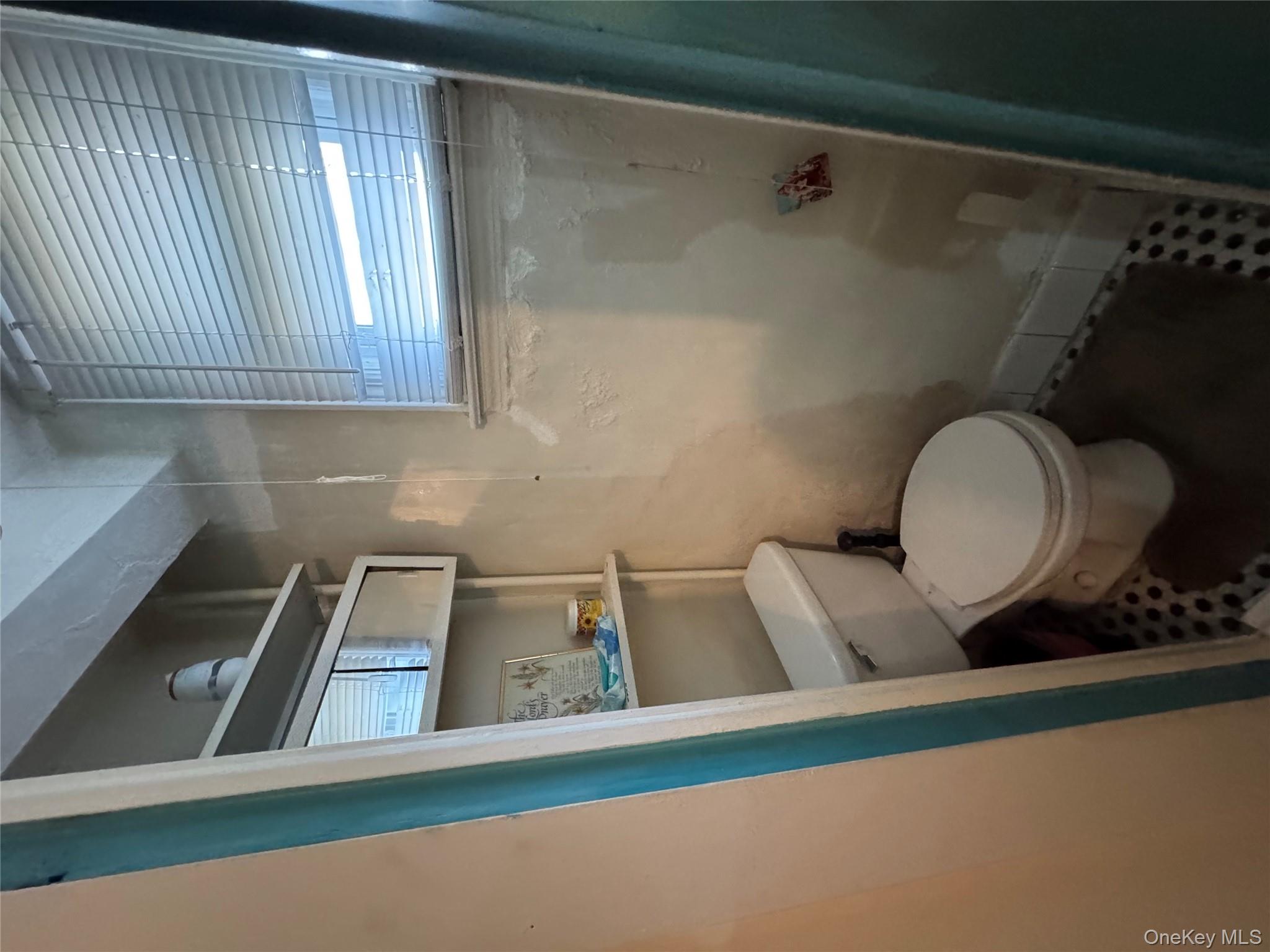 915 E 222nd Street, Bronx, NY 10469