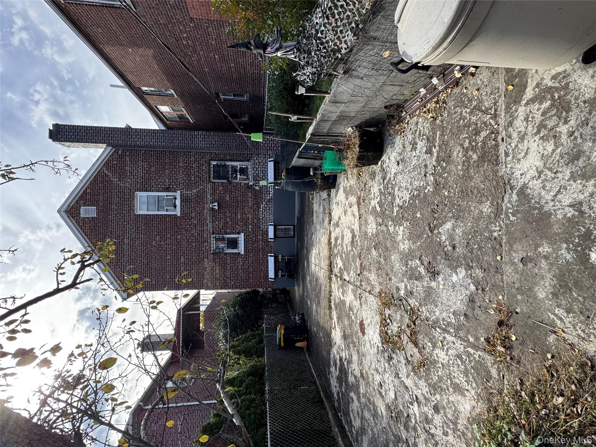 915 E 222nd Street, Bronx, NY 10469