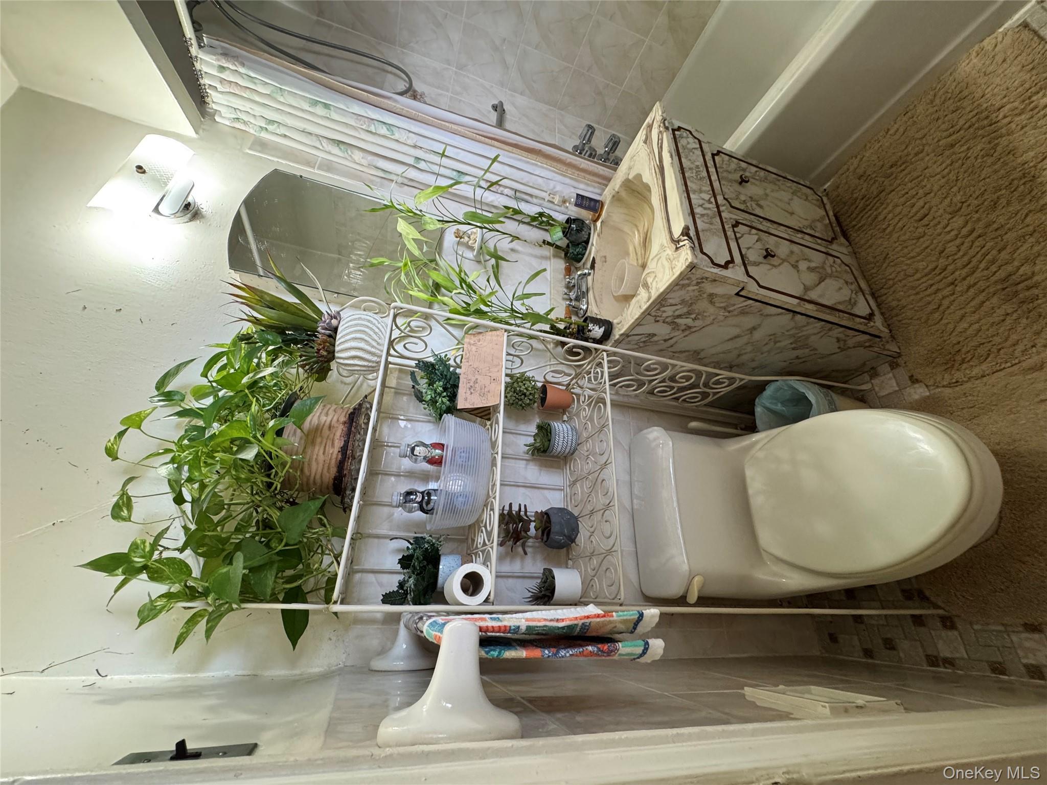 915 E 222nd Street, Bronx, NY 10469