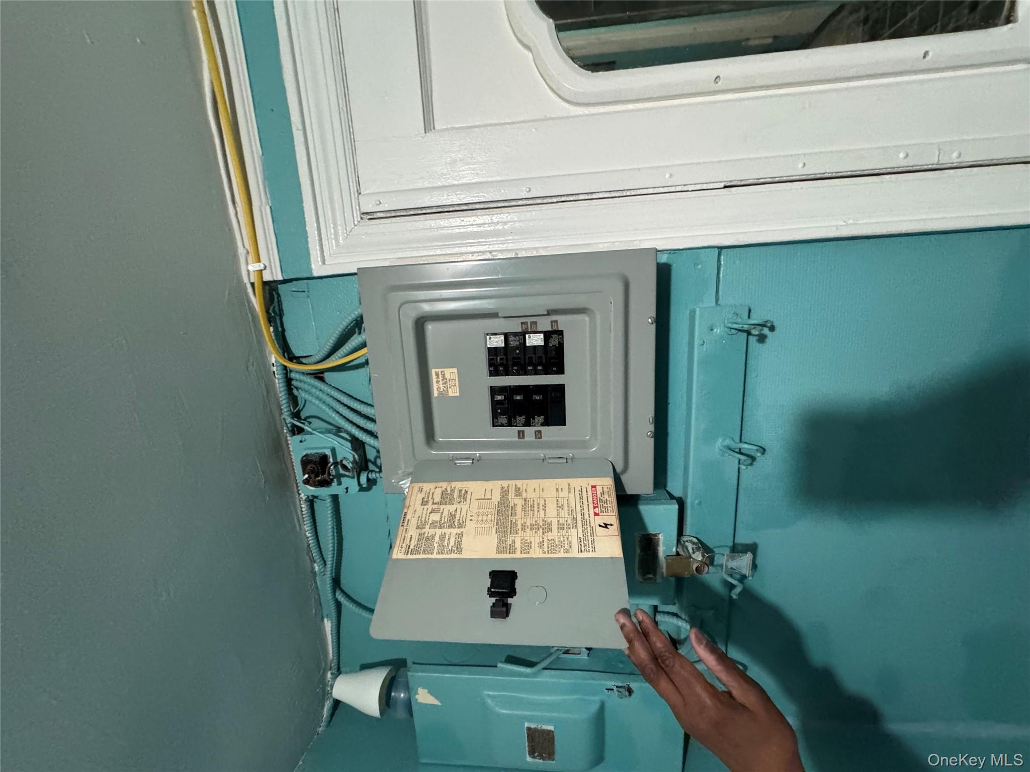 915 E 222nd Street, Bronx, NY 10469