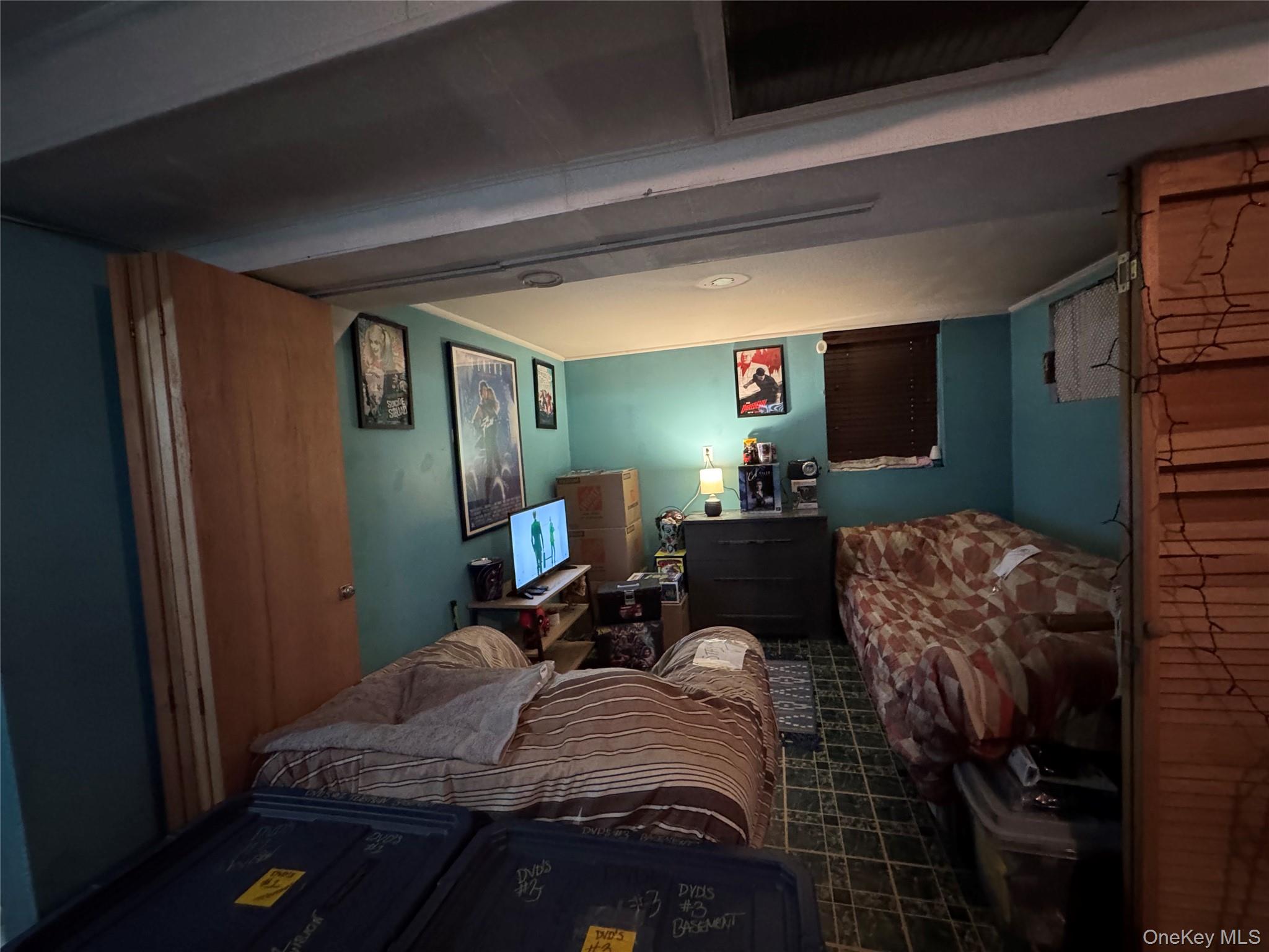 915 E 222nd Street, Bronx, NY 10469