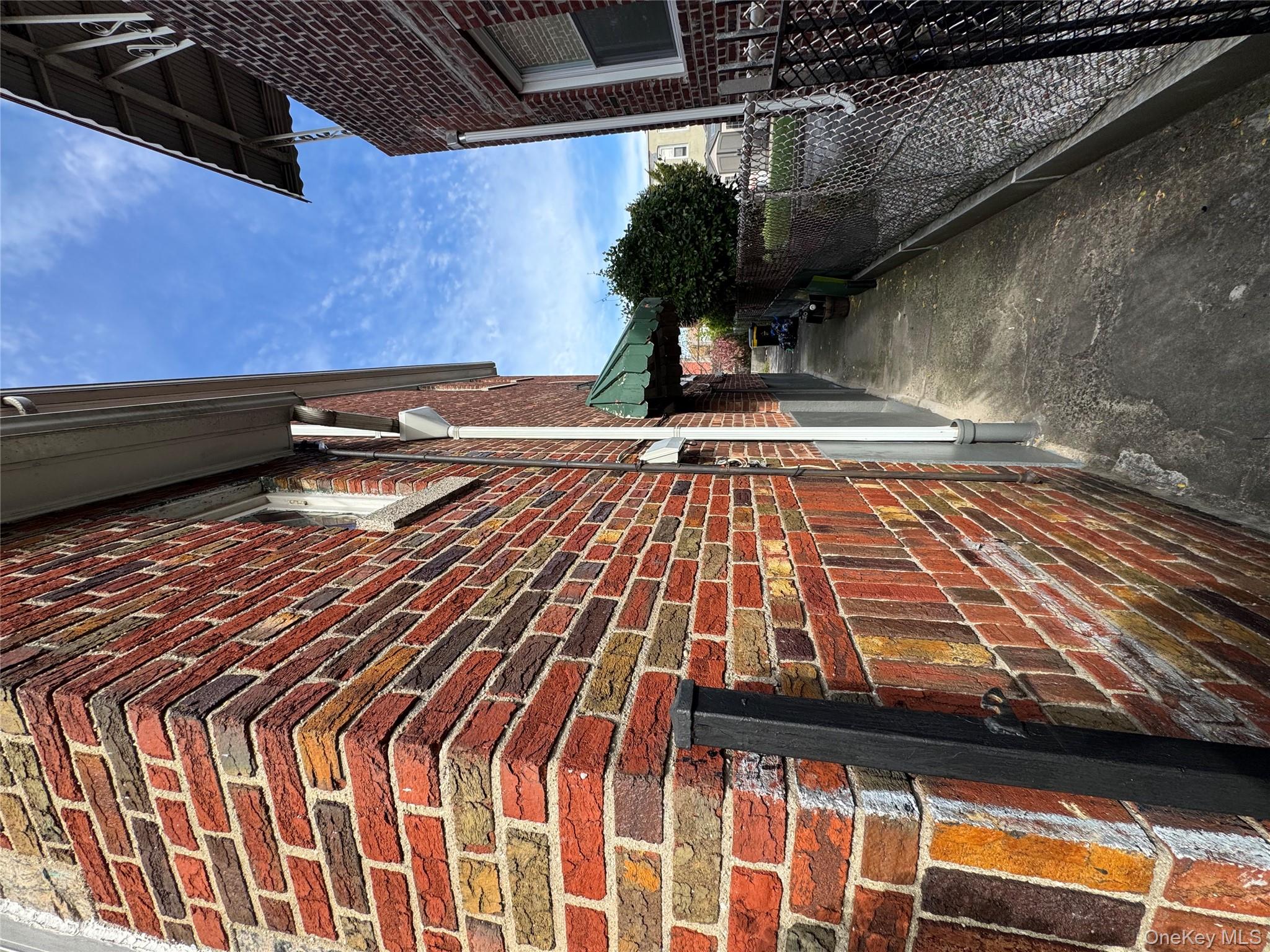 915 E 222nd Street, Bronx, NY 10469