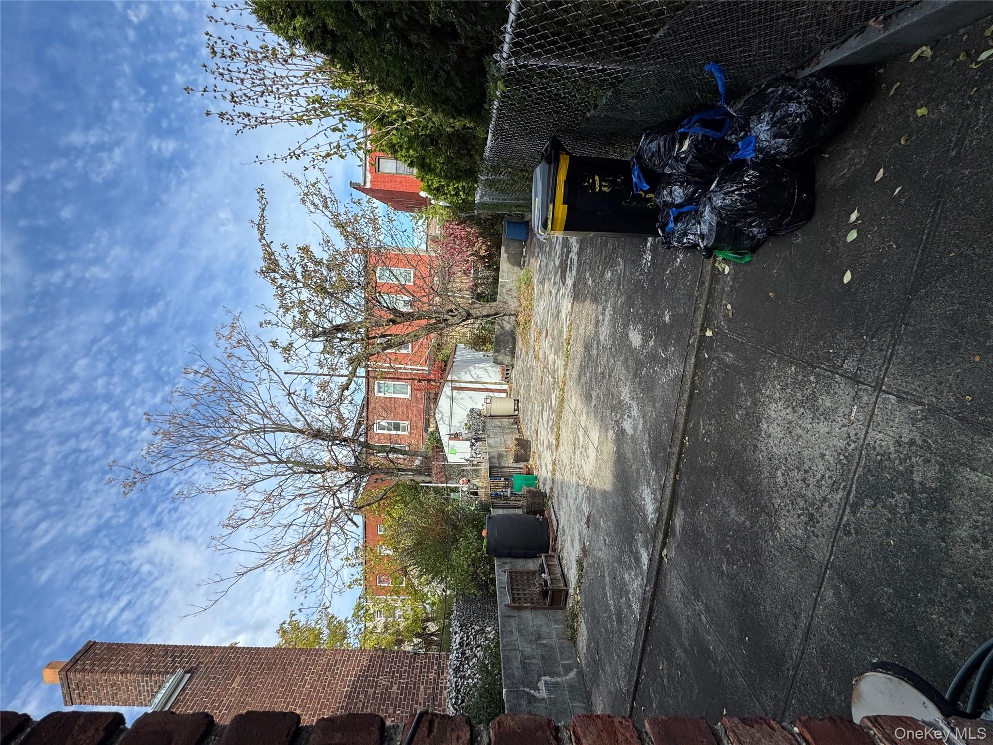 915 E 222nd Street, Bronx, NY 10469