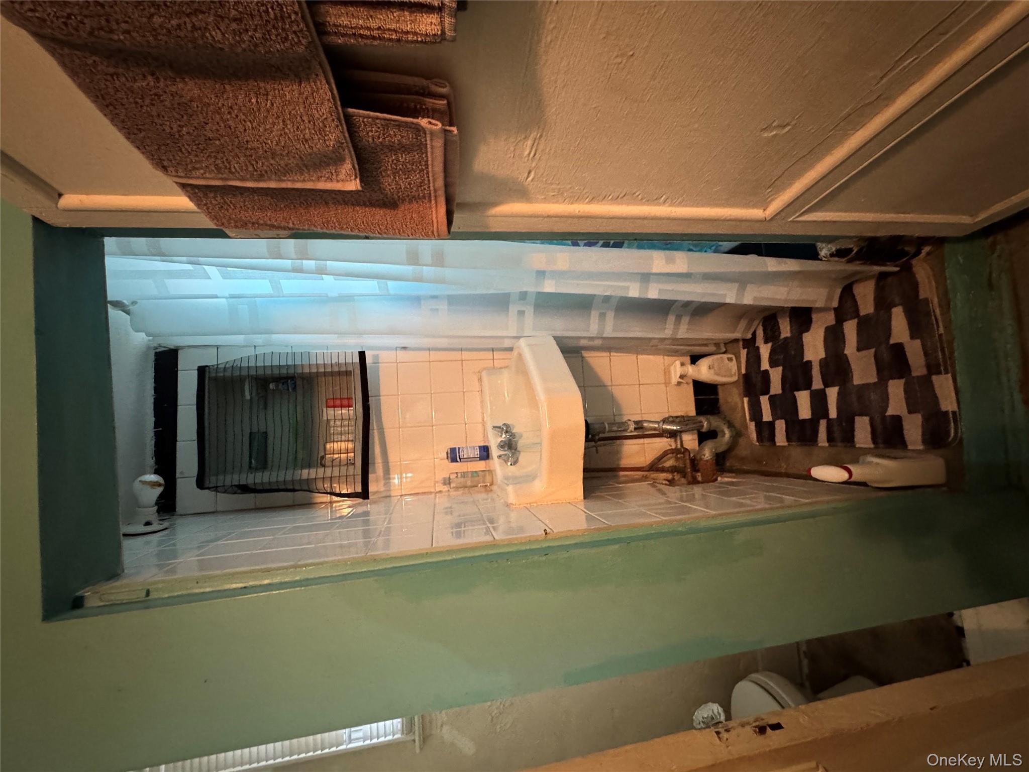 915 E 222nd Street, Bronx, NY 10469