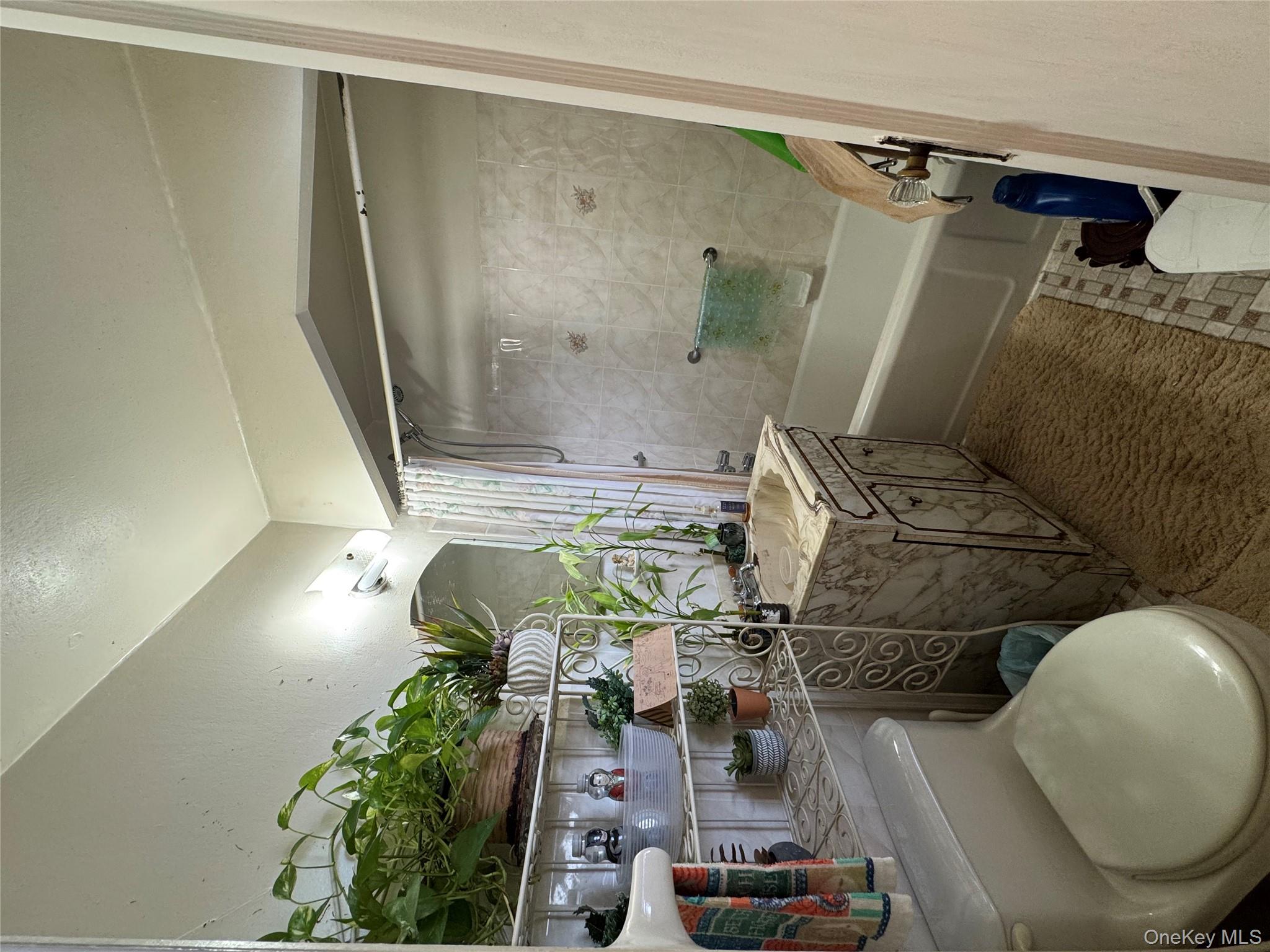 915 E 222nd Street, Bronx, NY 10469