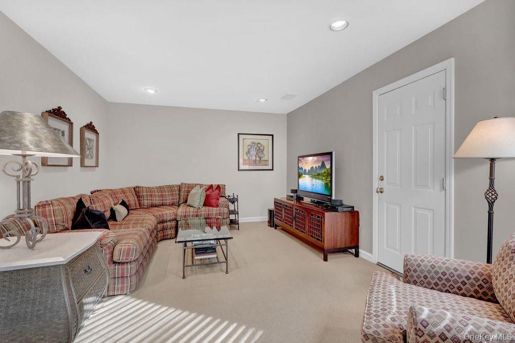 4 Club Drive N # 4, Jericho, NY 11753