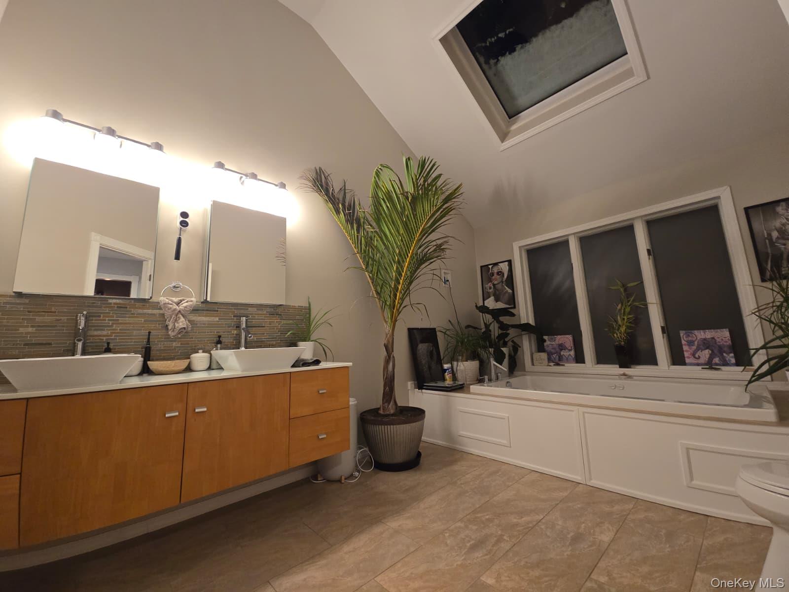 5 Field Lane, Miller Place, NY 11764