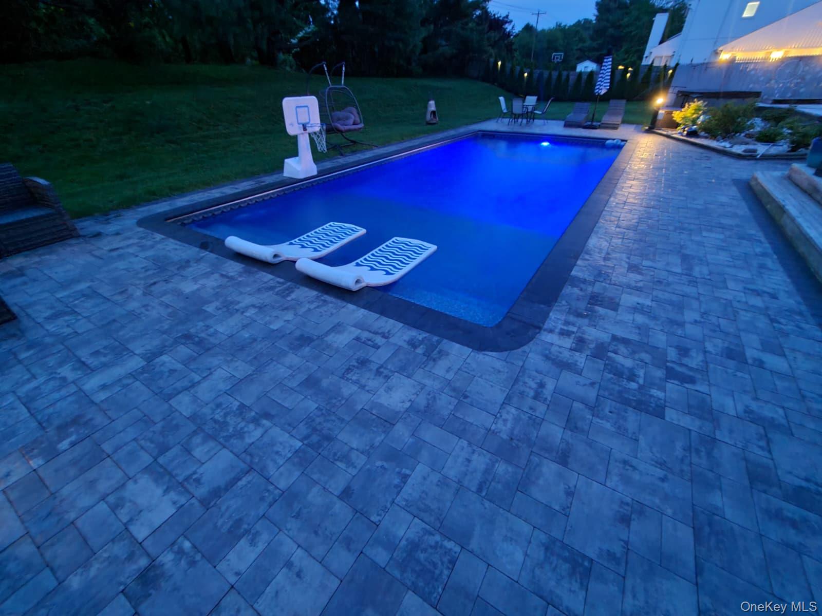 5 Field Lane, Miller Place, NY 11764