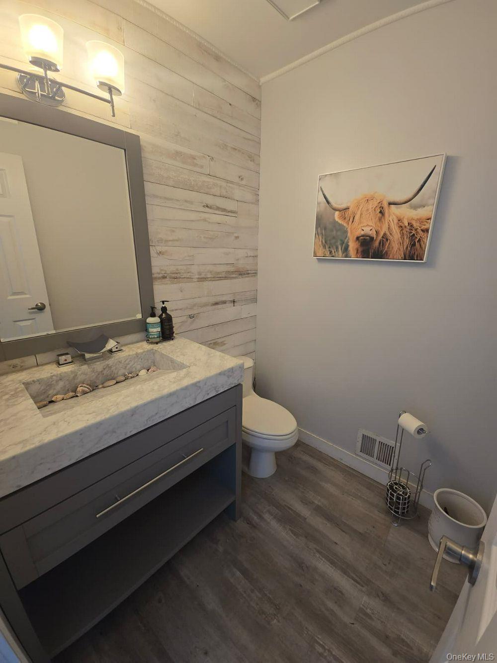 5 Field Lane, Miller Place, NY 11764