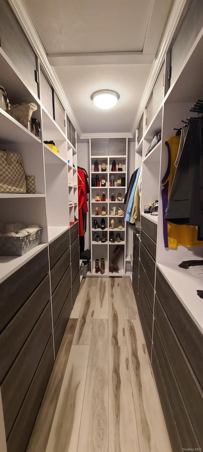 5 Field Lane, Miller Place, NY 11764