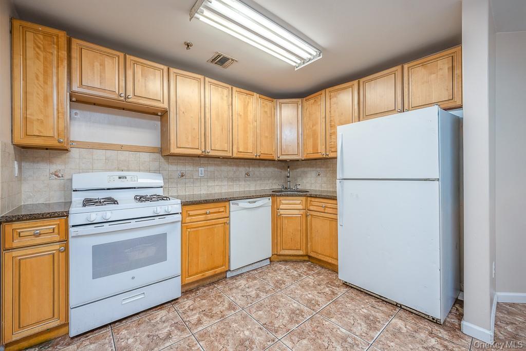 3 Horizon Court # 304, Monsey, NY 10952