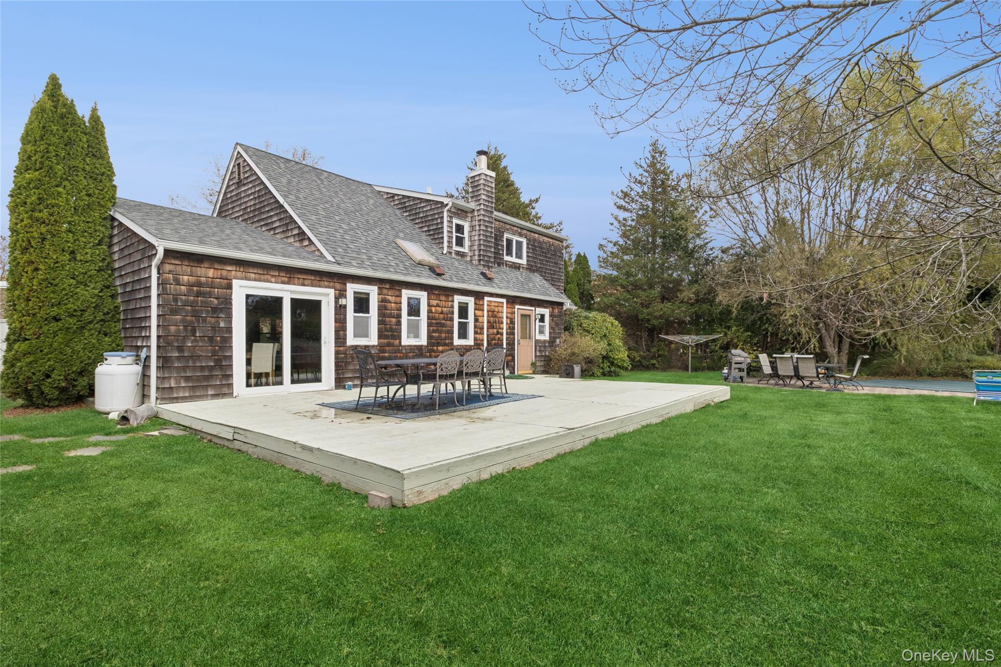 3 Meadowgrass Lane, Southampton, NY 11968