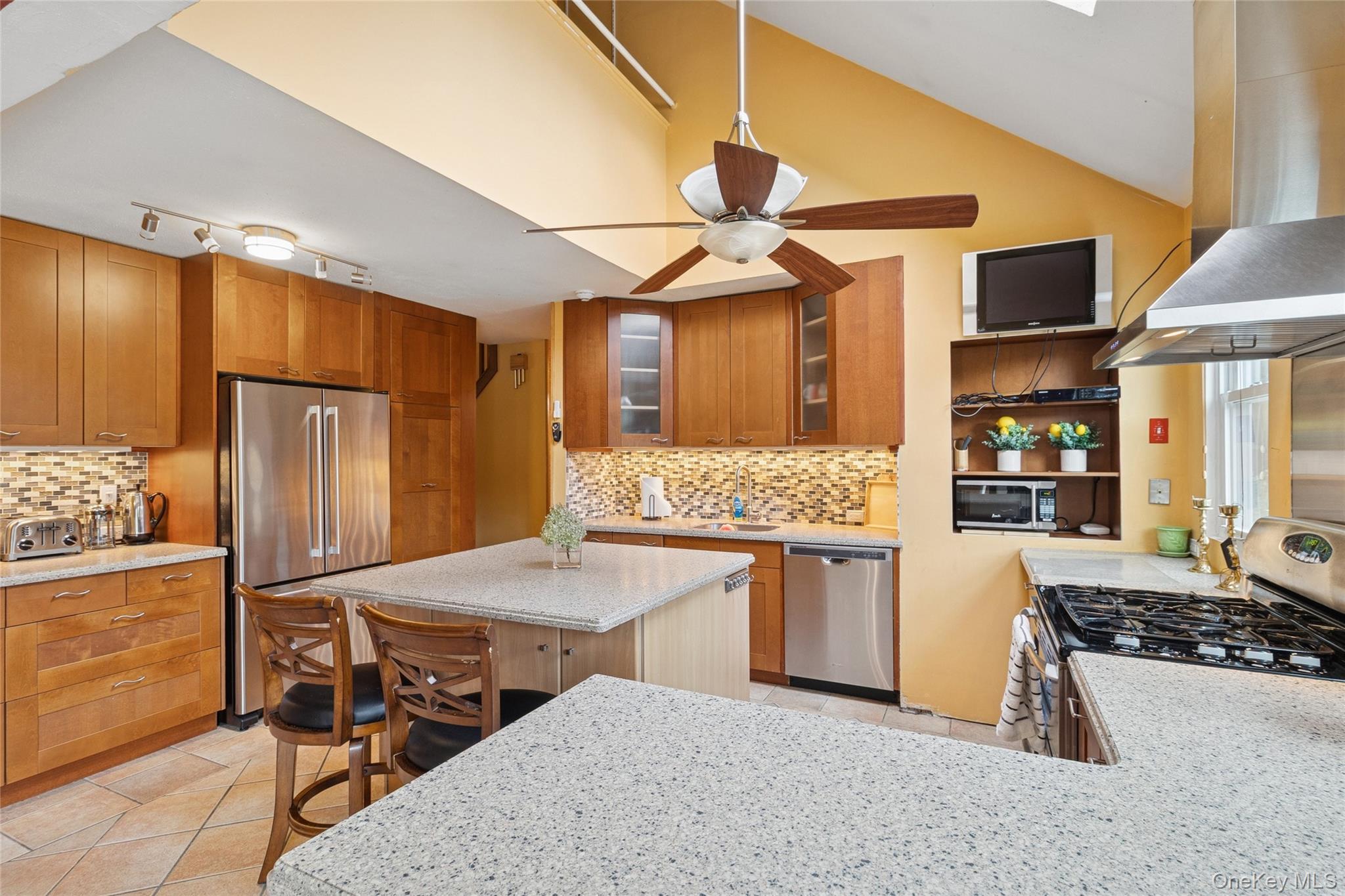 3 Meadowgrass Lane, Southampton, NY 11968