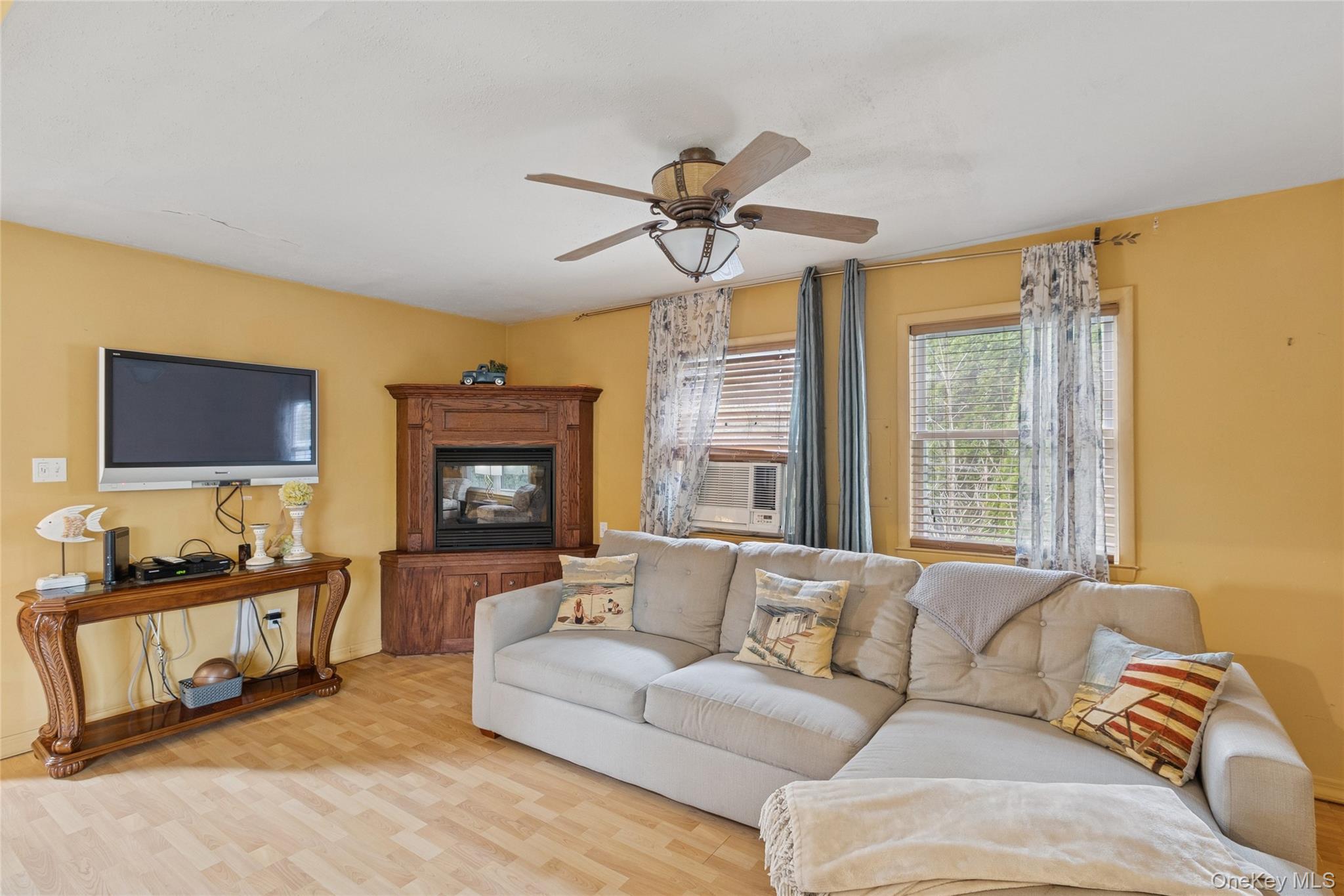 3 Meadowgrass Lane, Southampton, NY 11968