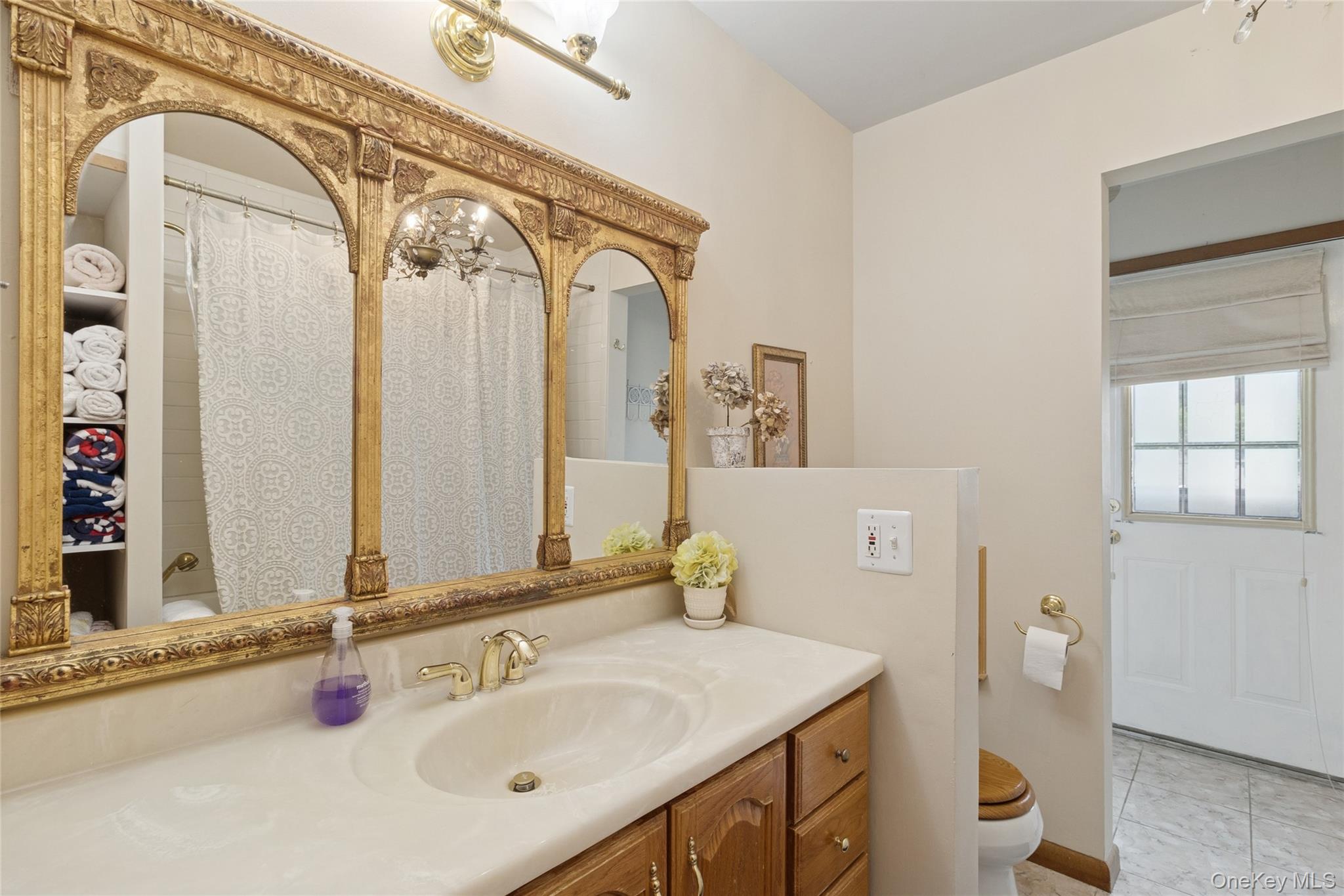 3 Meadowgrass Lane, Southampton, NY 11968