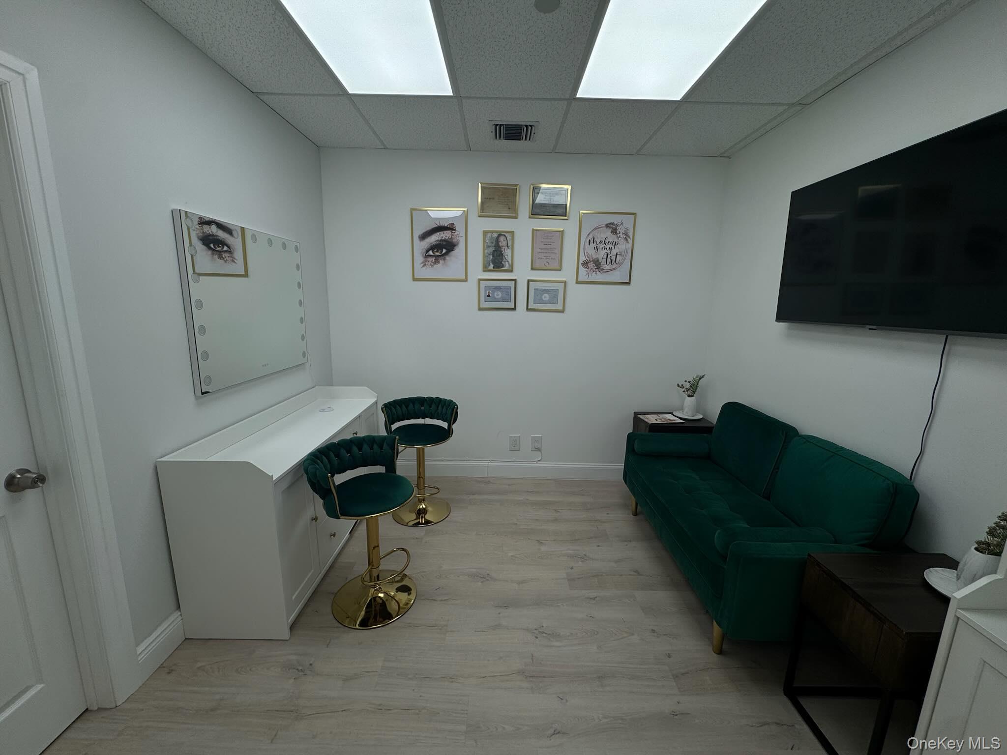 107 Northern Blvd, Great Neck, NY 11021