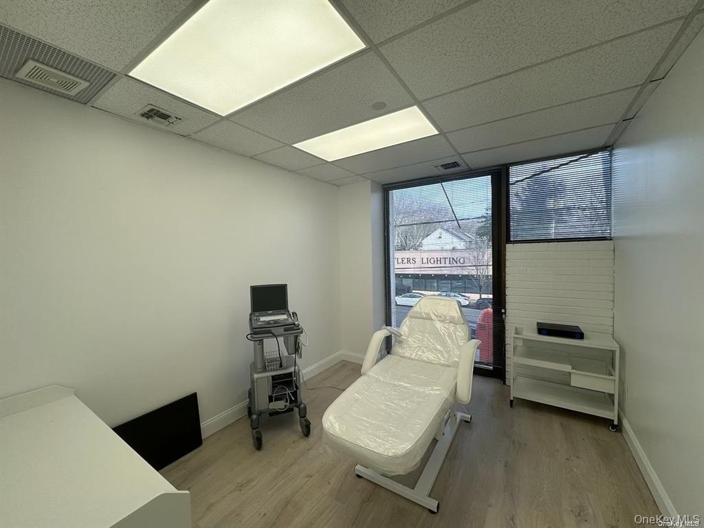 107 Northern Blvd, Great Neck, NY 11021