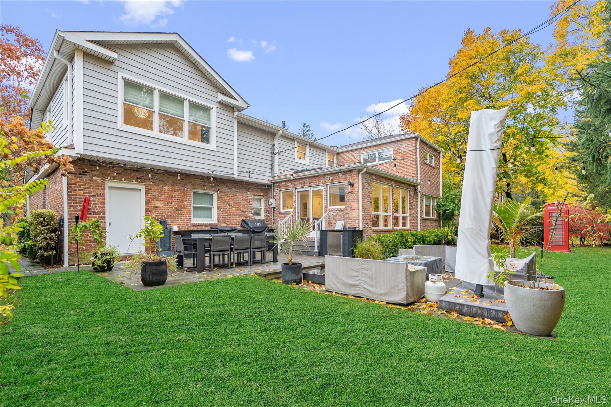 96 Oakdale Lane, East Hills, NY 11577