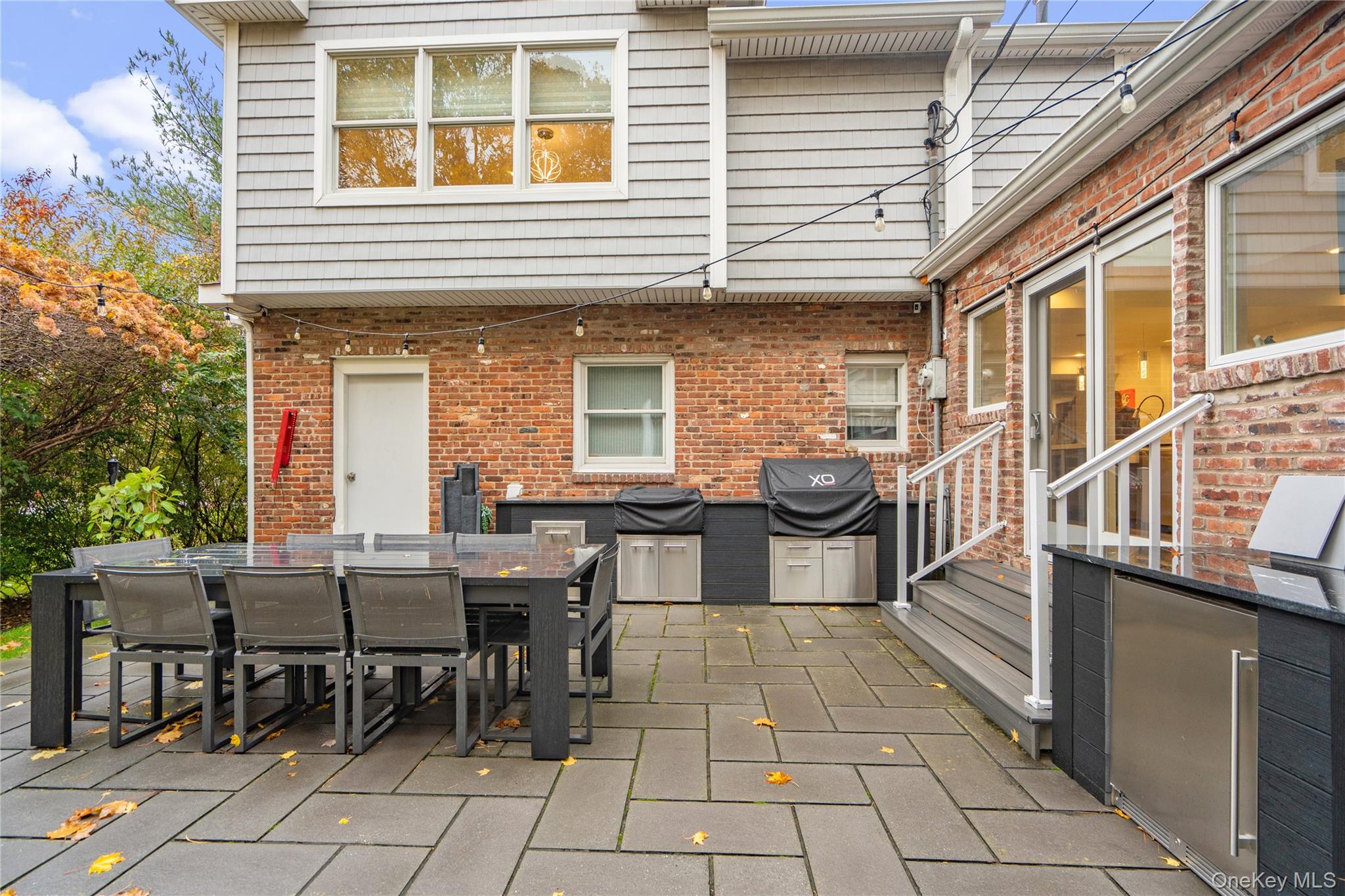 96 Oakdale Lane, East Hills, NY 11577