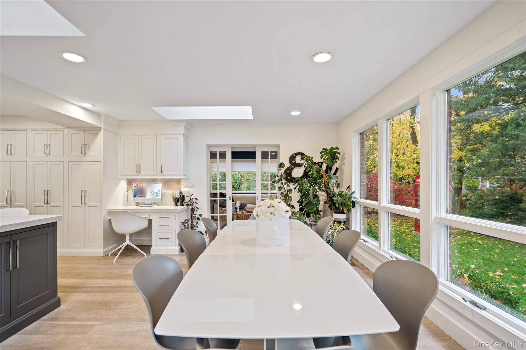 96 Oakdale Lane, East Hills, NY 11577