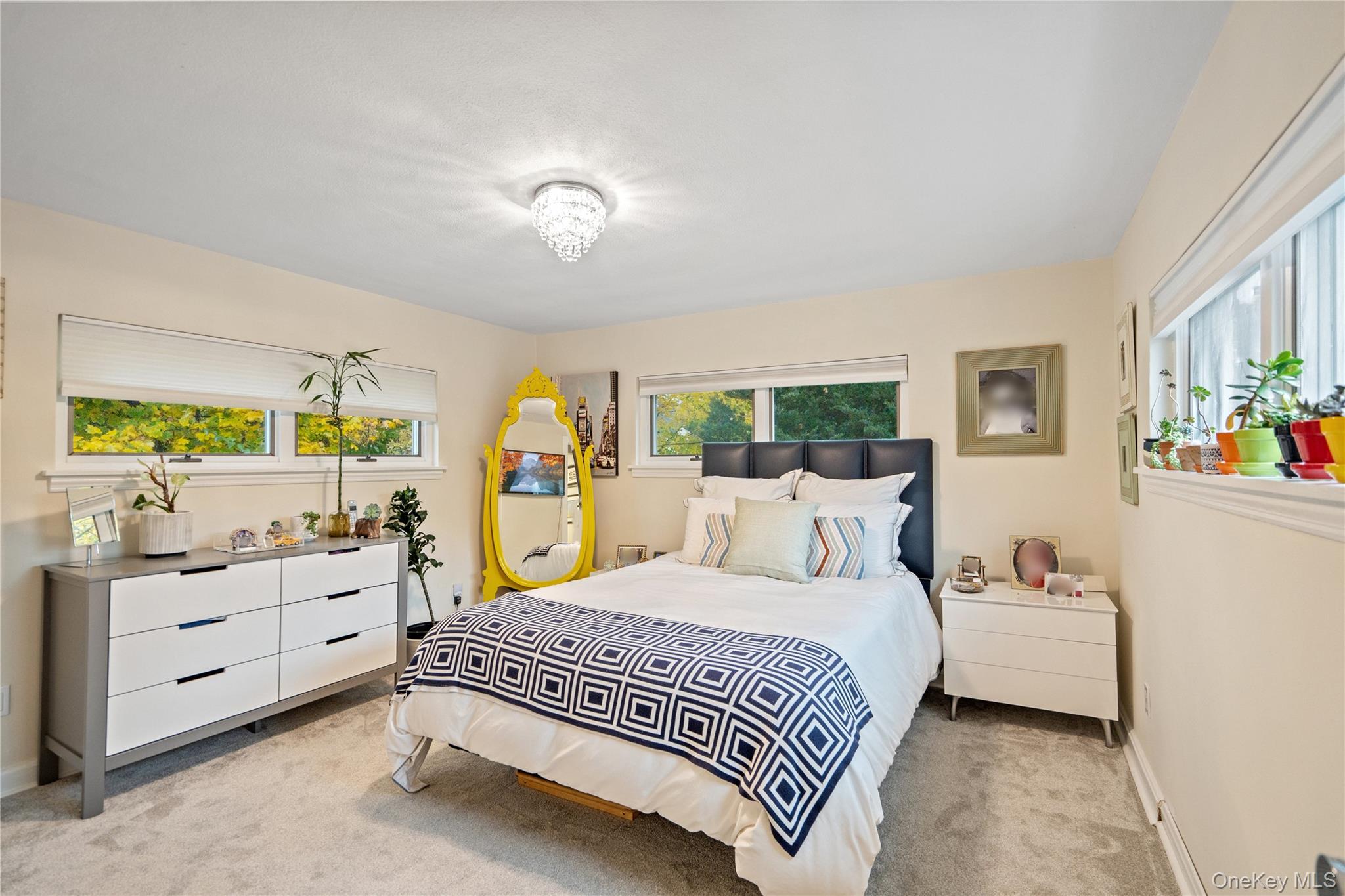 96 Oakdale Lane, East Hills, NY 11577