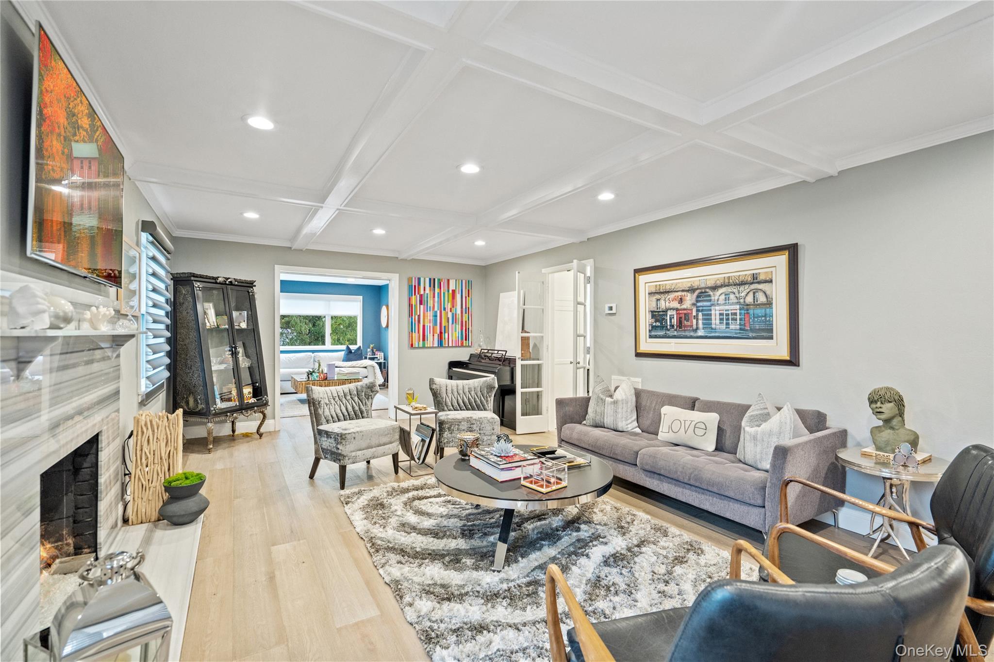 96 Oakdale Lane, East Hills, NY 11577