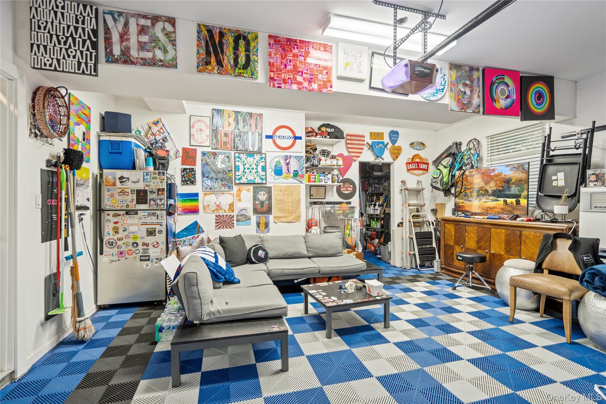 96 Oakdale Lane, East Hills, NY 11577