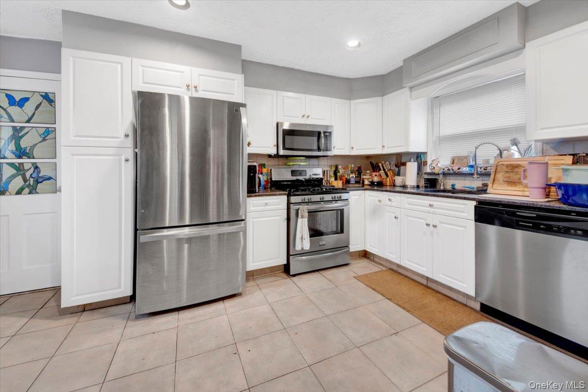 16 Rigby Street, Yonkers, NY 10704