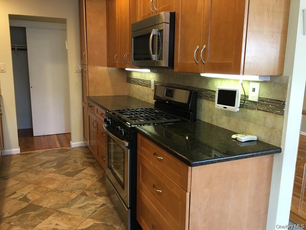 81 Kearsing Parkway # B, Spring Valley, NY 10952