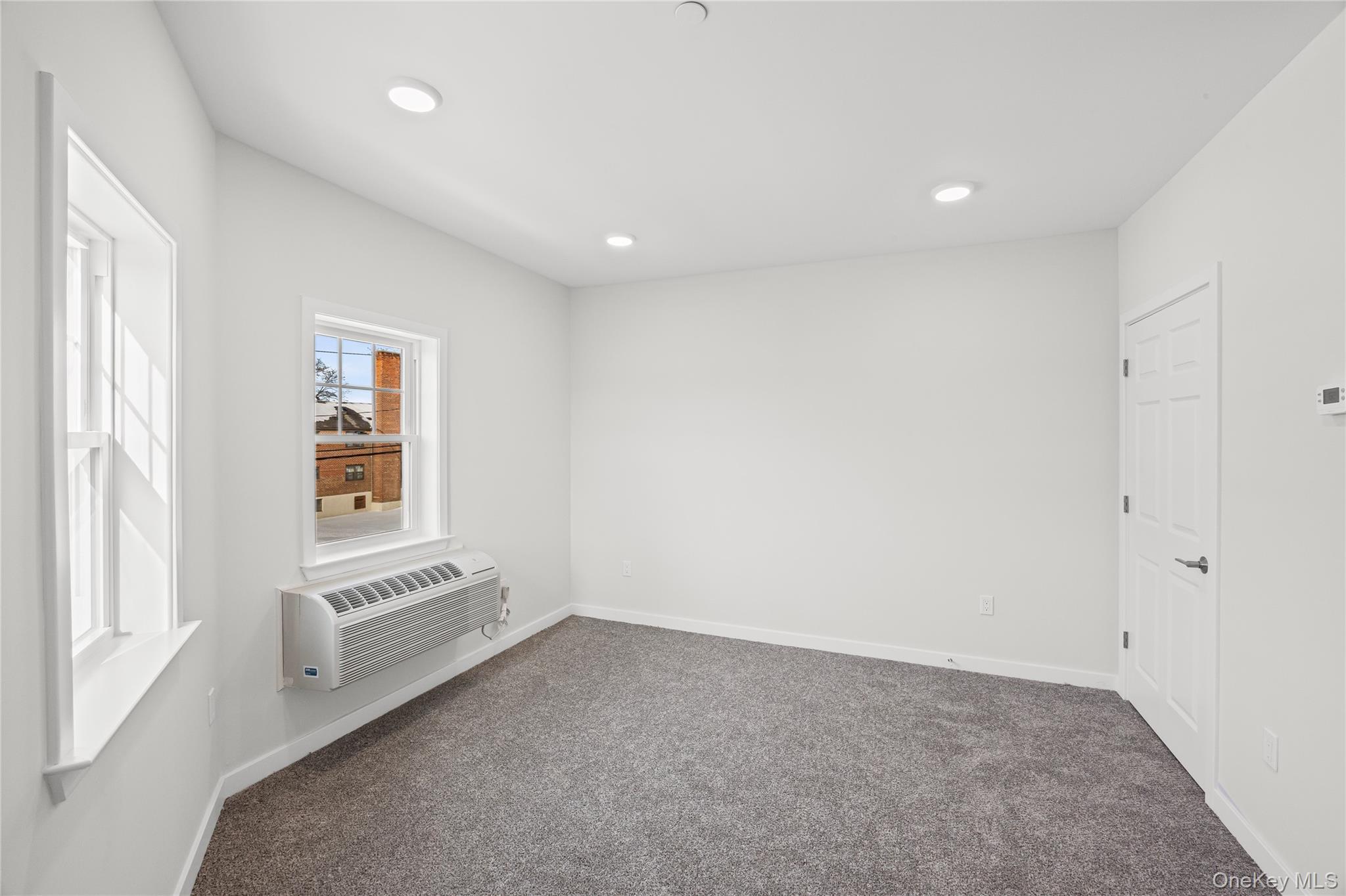 227 4th Avenue # 211J, Bay Shore, NY 11706