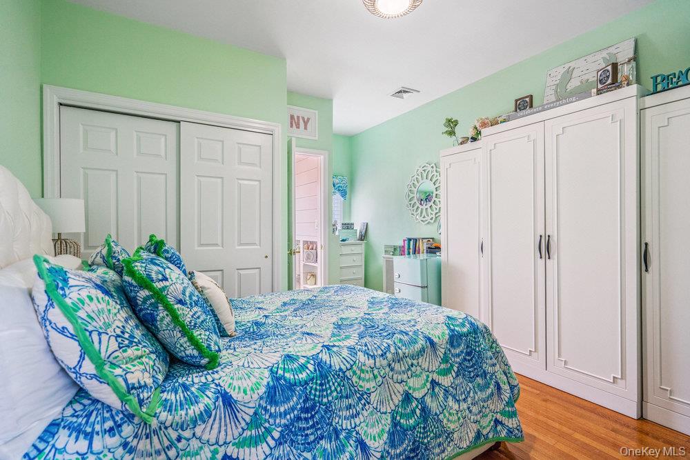 1 Bayview Avenue, Islip, NY 11751