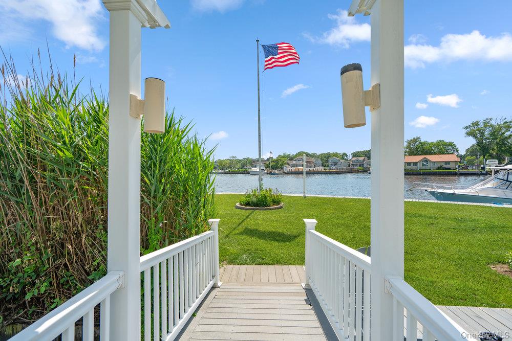 1 Bayview Avenue, Islip, NY 11751