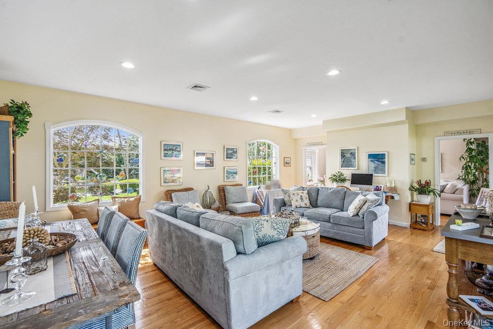 1 Bayview Avenue, Islip, NY 11751