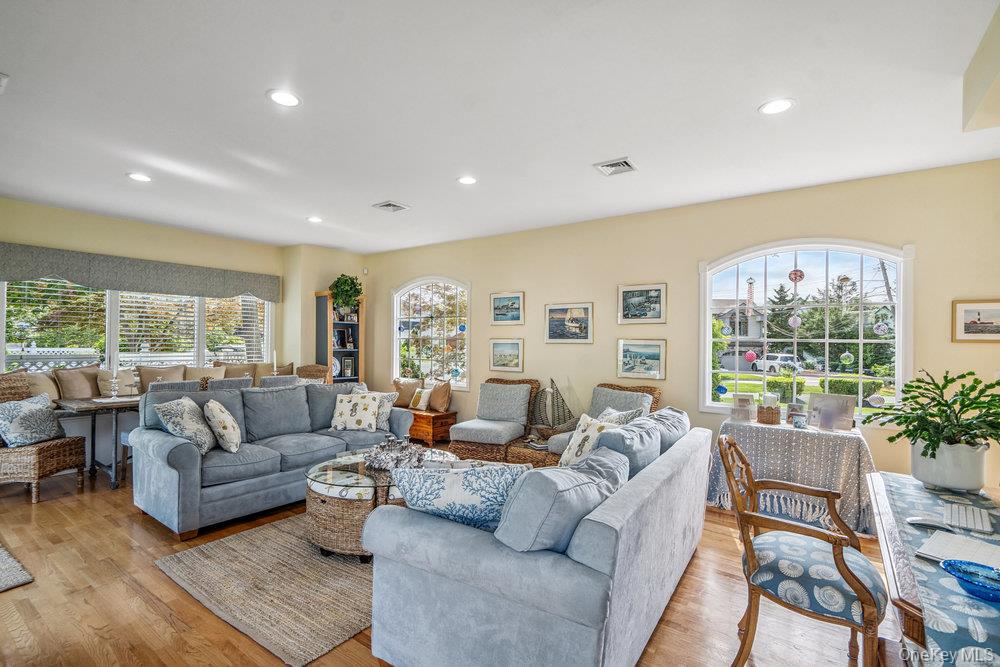 1 Bayview Avenue, Islip, NY 11751