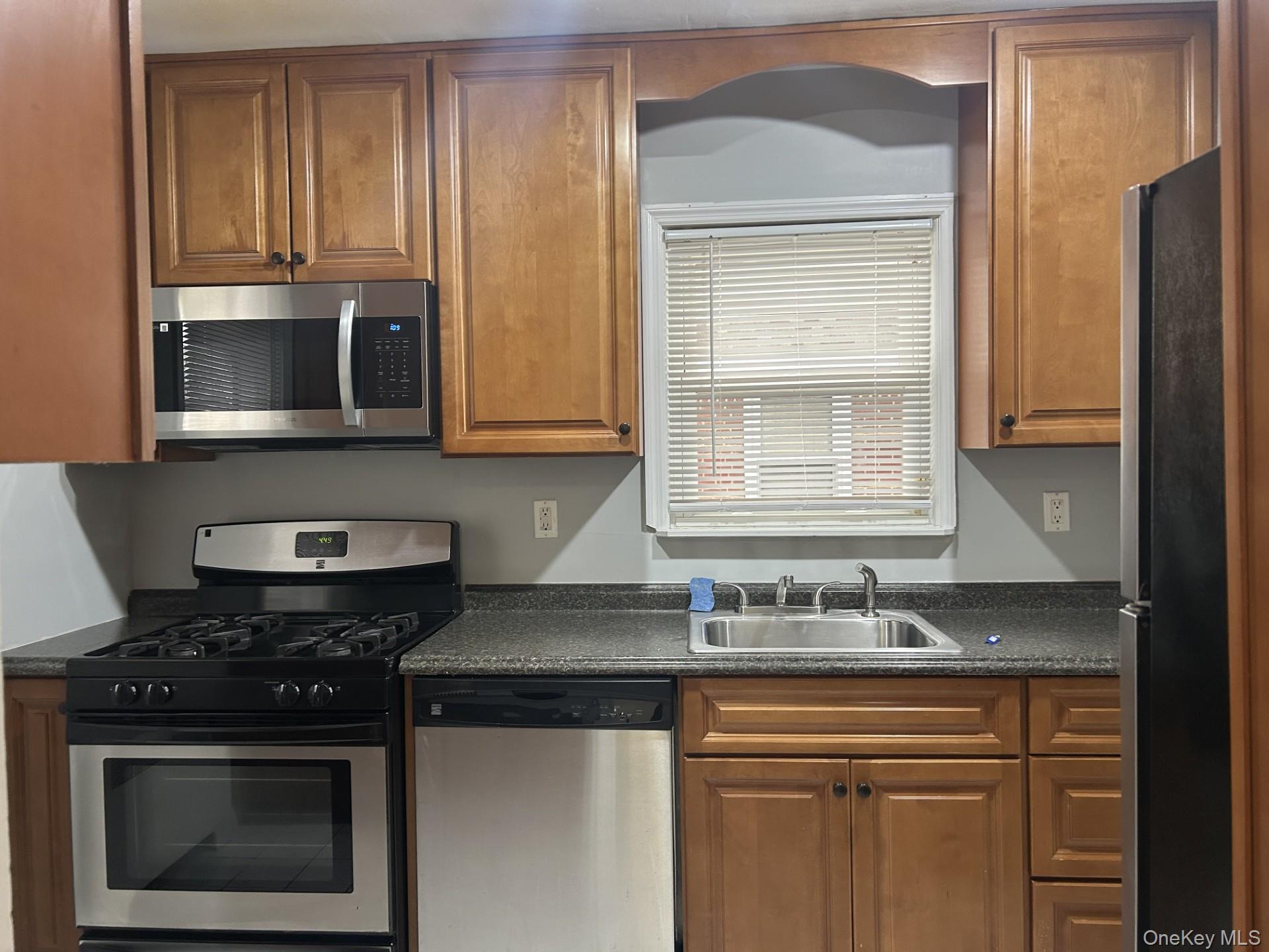 46 Beechwood Lane, New Hyde Park, NY 11040