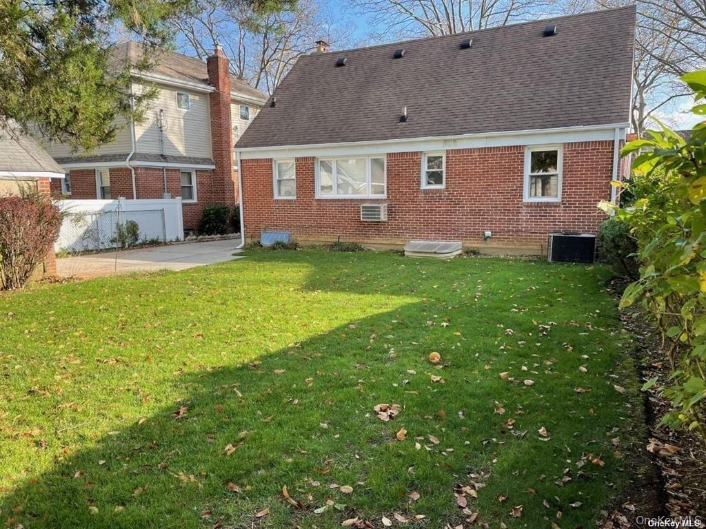 46 Beechwood Lane, New Hyde Park, NY 11040