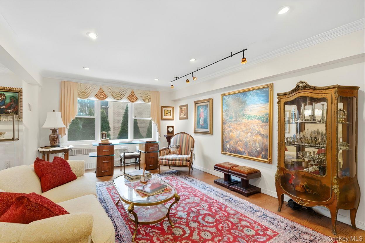 30 Stoner Avenue # 1S, Great Neck, NY 11021