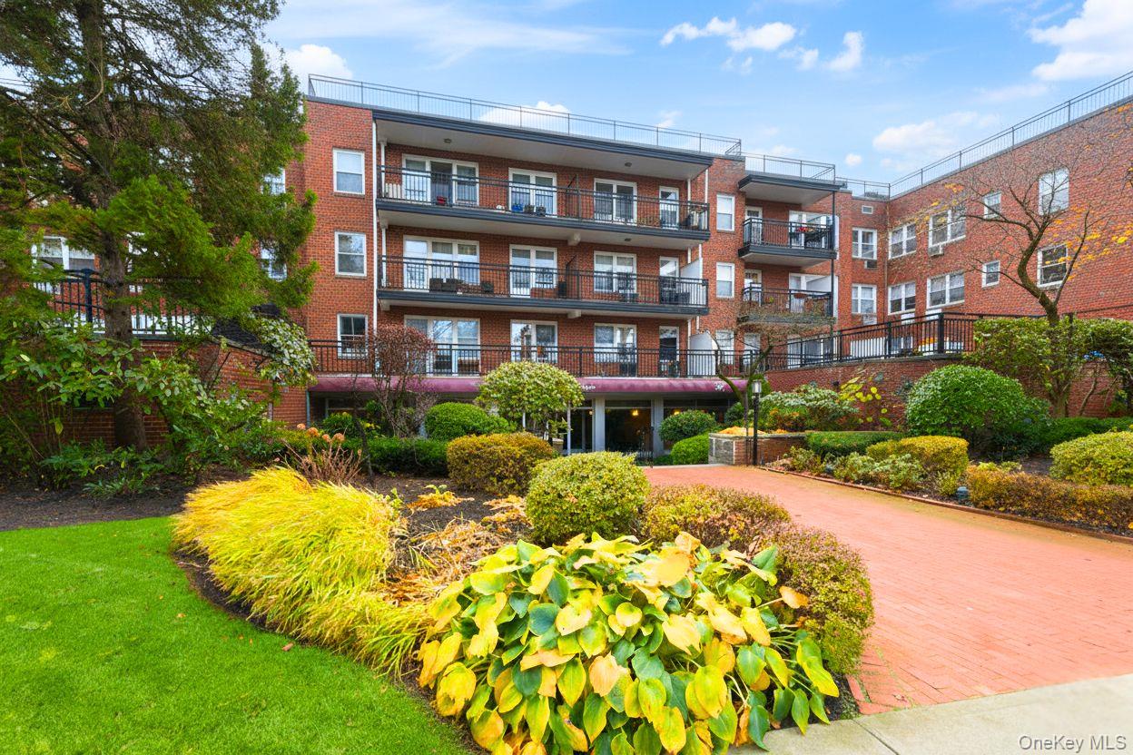 30 Stoner Avenue # 1S, Great Neck, NY 11021