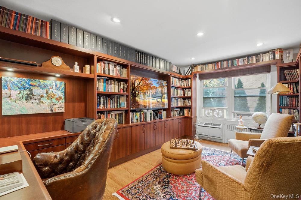 30 Stoner Avenue # 1S, Great Neck, NY 11021