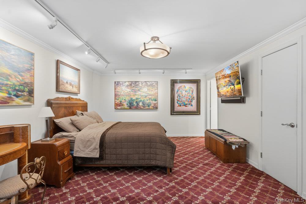 30 Stoner Avenue # 1S, Great Neck, NY 11021