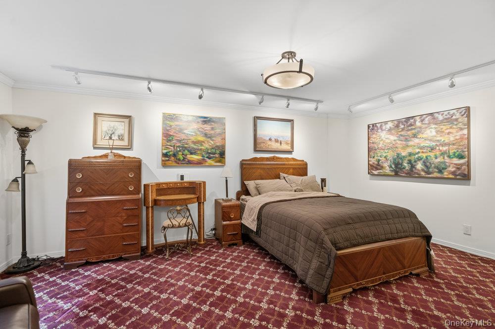 30 Stoner Avenue # 1S, Great Neck, NY 11021