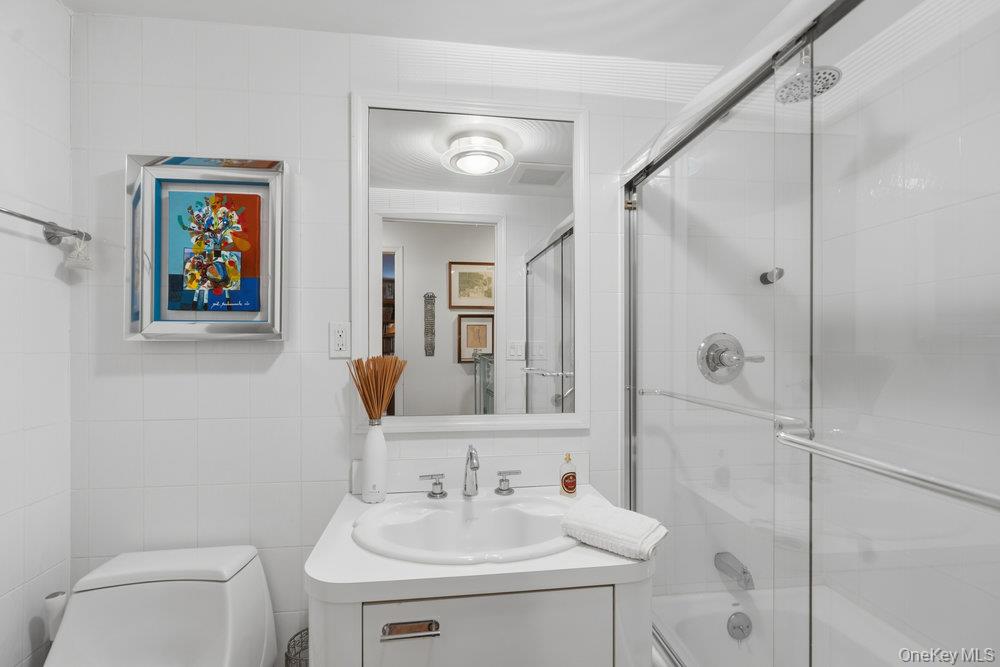 30 Stoner Avenue # 1S, Great Neck, NY 11021