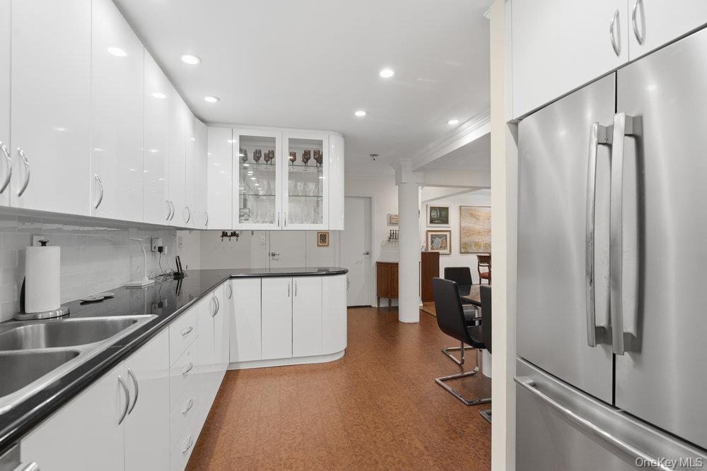 30 Stoner Avenue # 1S, Great Neck, NY 11021