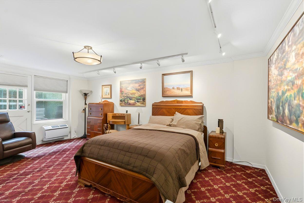 30 Stoner Avenue # 1S, Great Neck, NY 11021