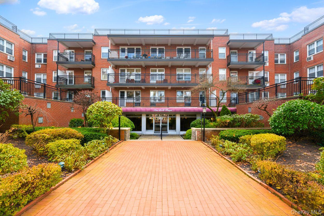 30 Stoner Avenue # 1S, Great Neck, NY 11021