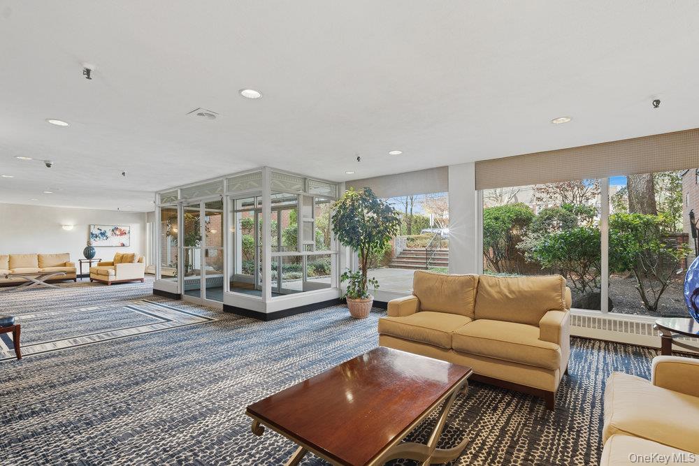 30 Stoner Avenue # 1S, Great Neck, NY 11021