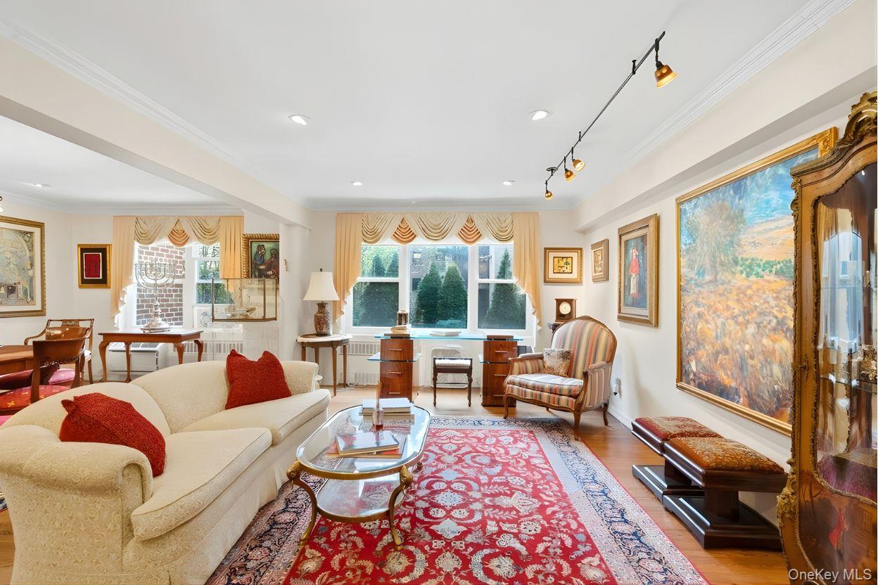 30 Stoner Avenue # 1S, Great Neck, NY 11021