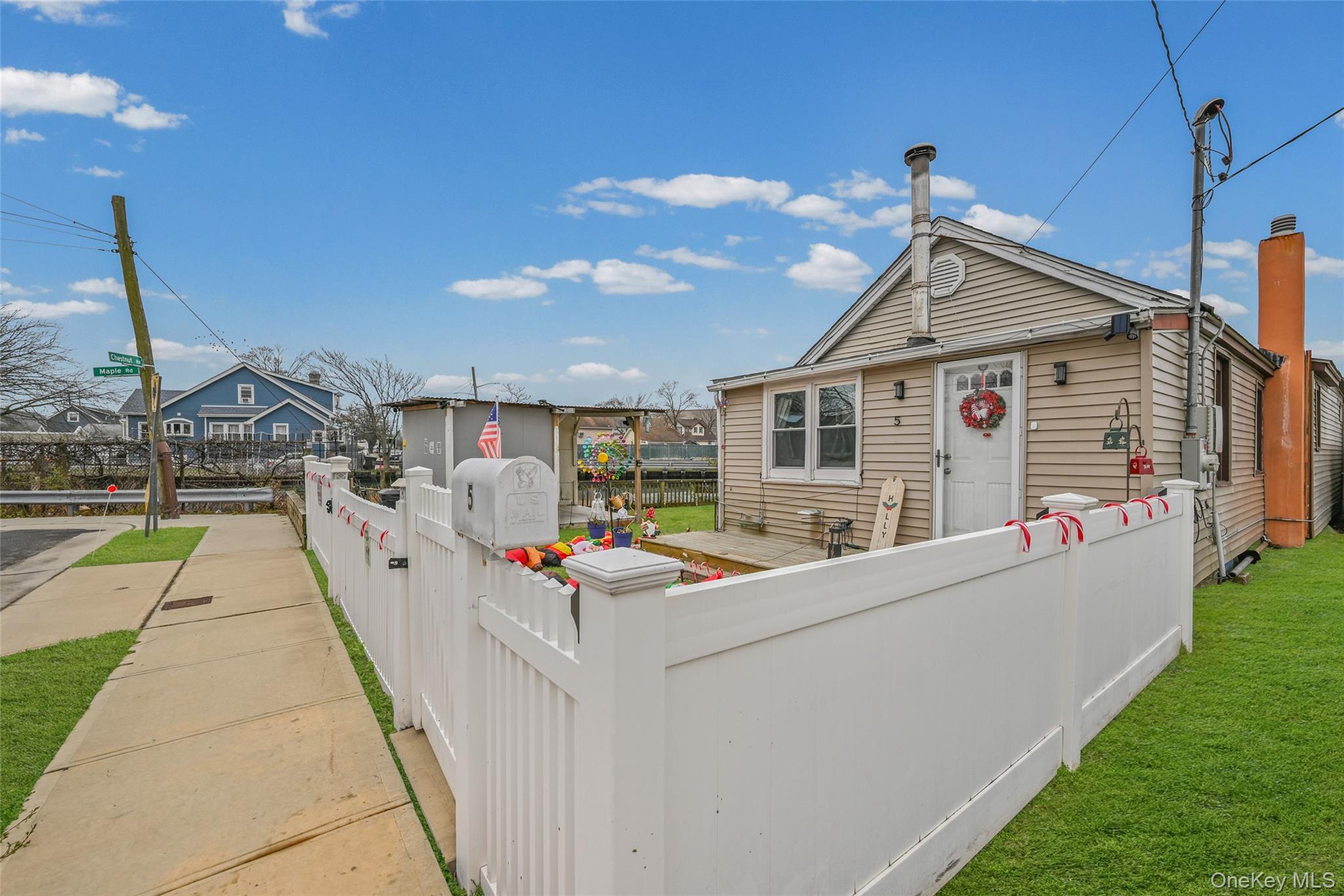 5 Chestnut Road, Inwood, NY 11096