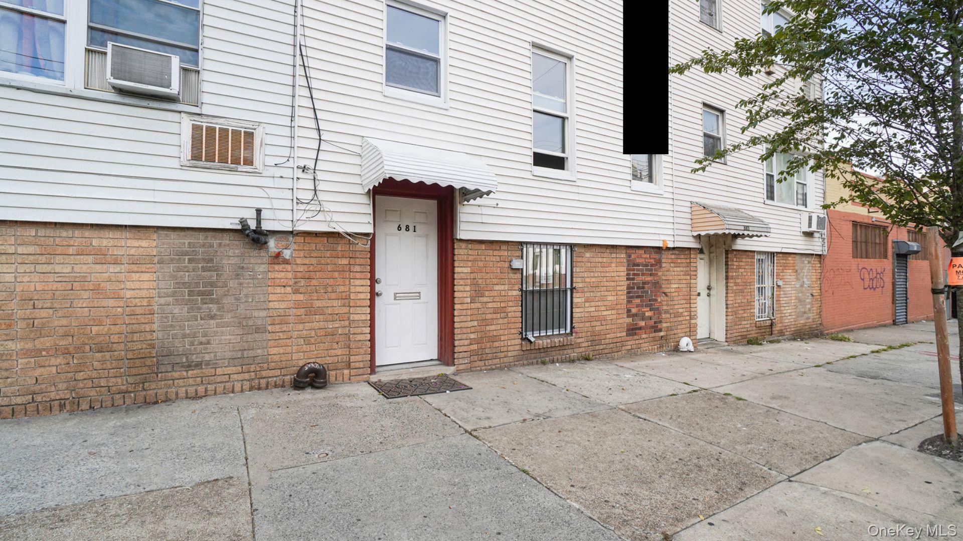 681 Rhinelander Avenue, Bronx, NY 10462