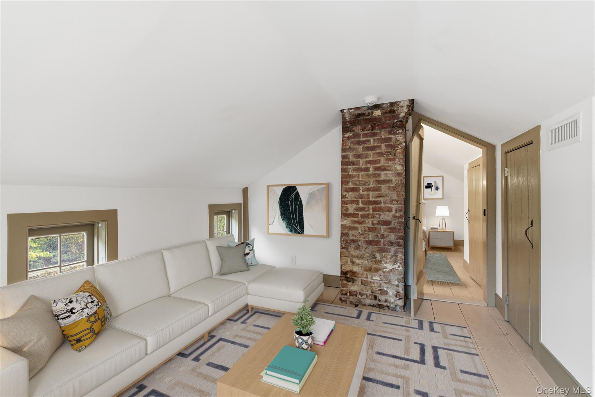 289 E Main Street, Centerport, NY 11721